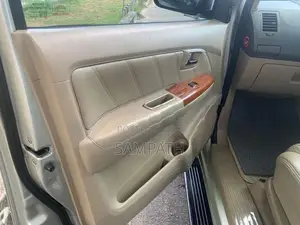 Toyota Fortuner 2011