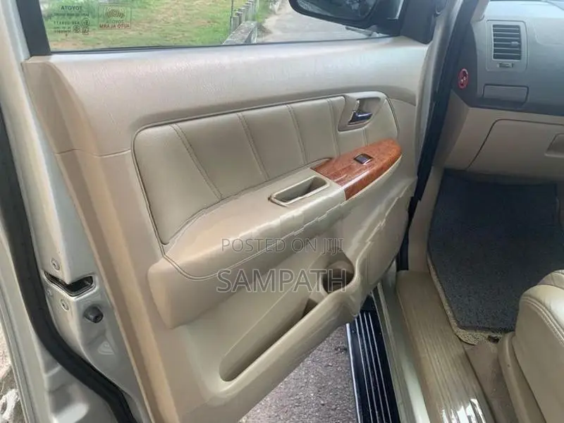 Toyota Fortuner 2011