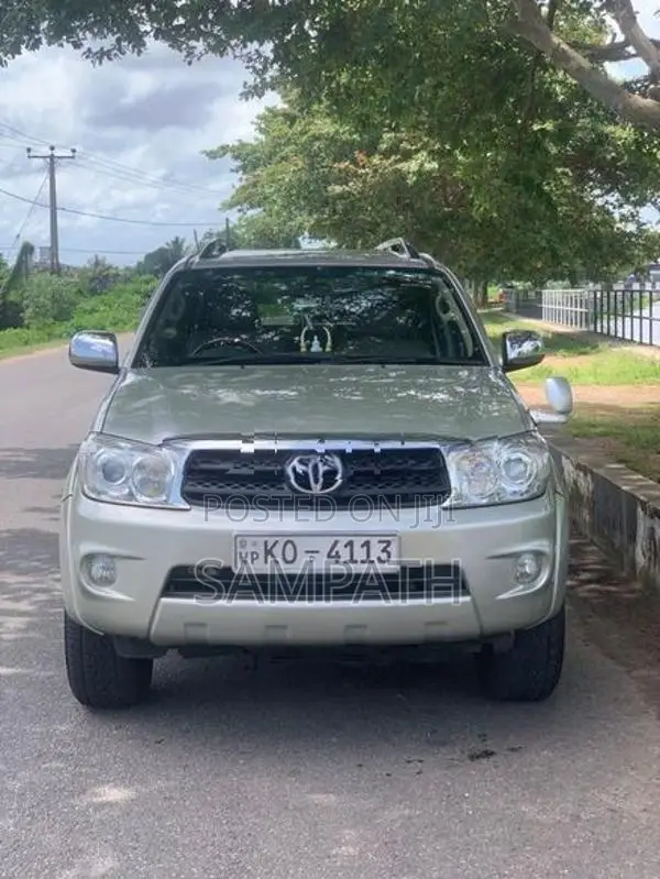 Toyota Fortuner 2011