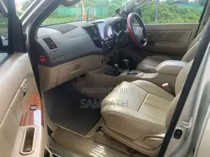 Toyota Fortuner 2011
