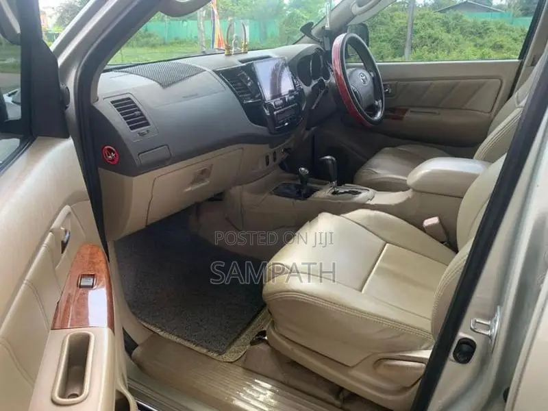 Toyota Fortuner 2011