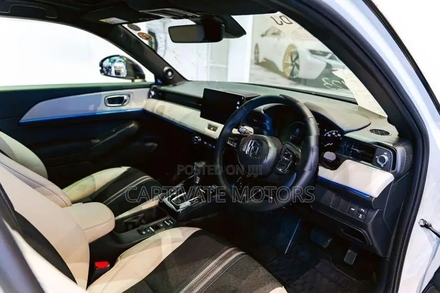 Honda Vezel Z Play Moonroof 2025