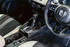 Honda Vezel Z Play Moonroof 2025