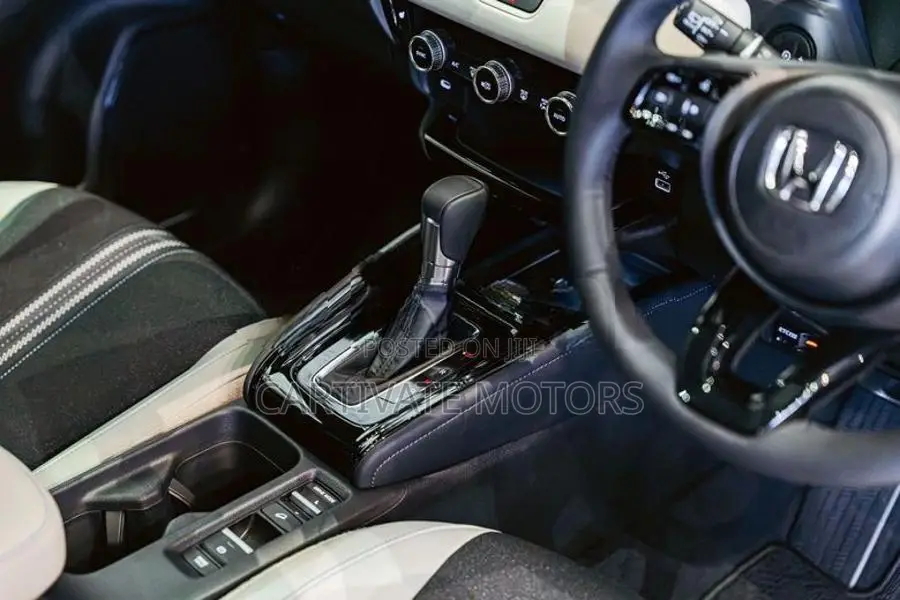 Honda Vezel Z Play Moonroof 2025