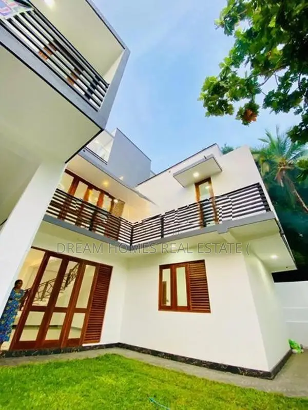 Luxury Box-Type Modern House for Sale – Talawathugoda / Hokandara Bord