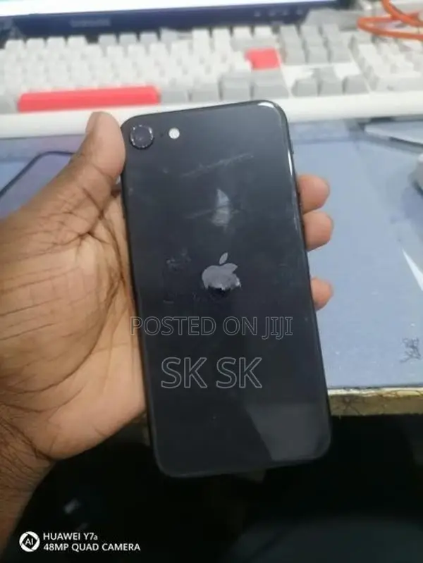 Apple iPhone SE 2 (Used)