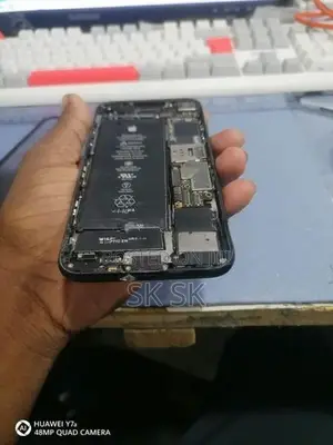 Apple iPhone SE 2 (Used)