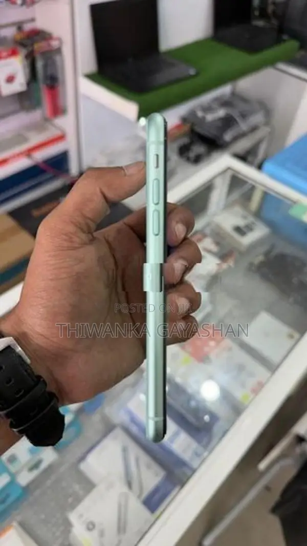 Apple iPhone 11 (Used)