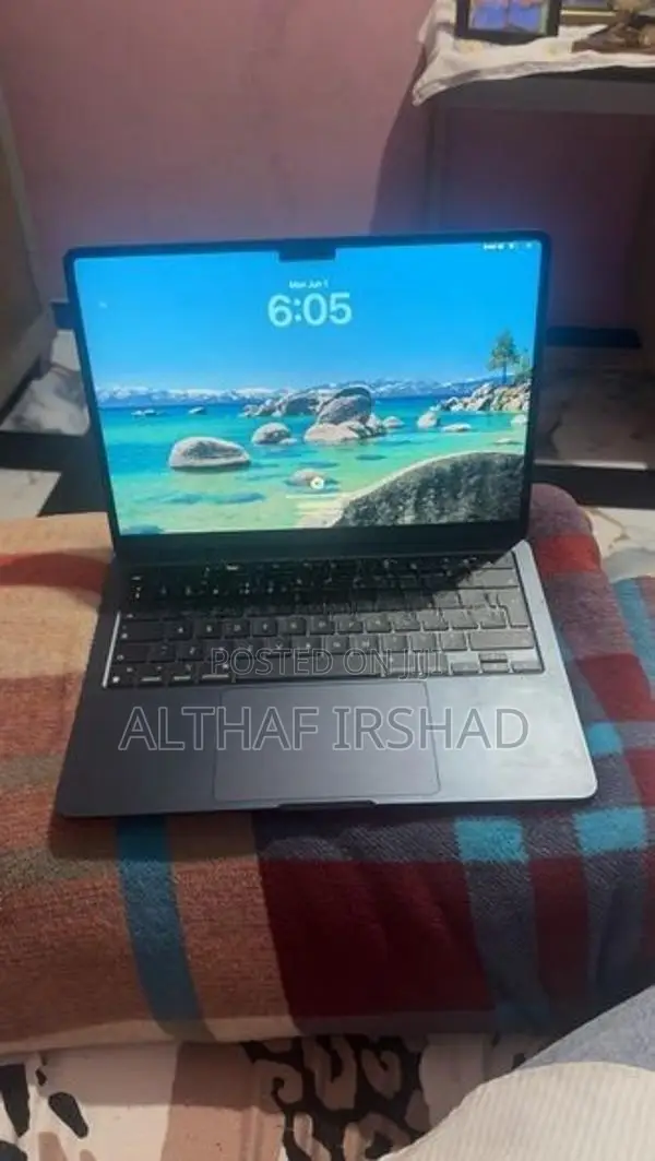 Apple MacBook Air 2 (2022) Laptop