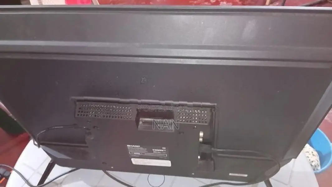 SHARP 32 LED TV