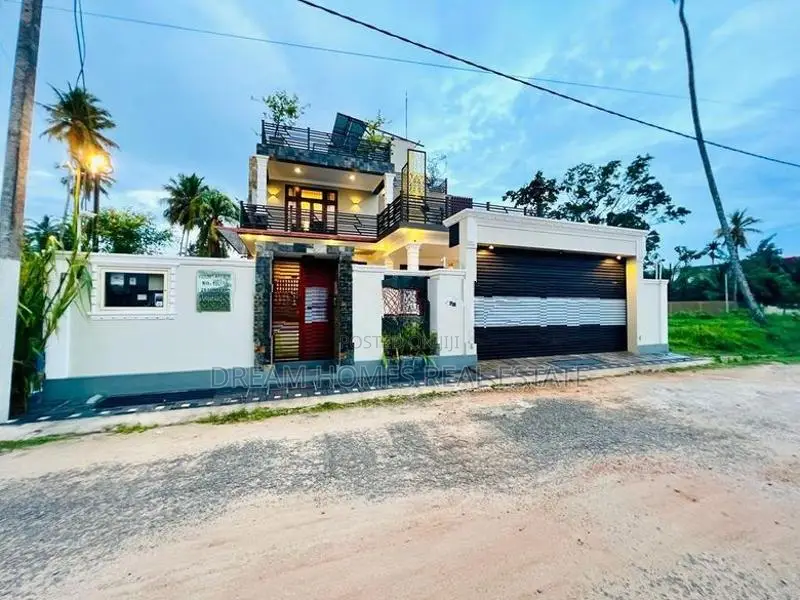 Luxury 3-Story Brand New House for Sale – Negombo