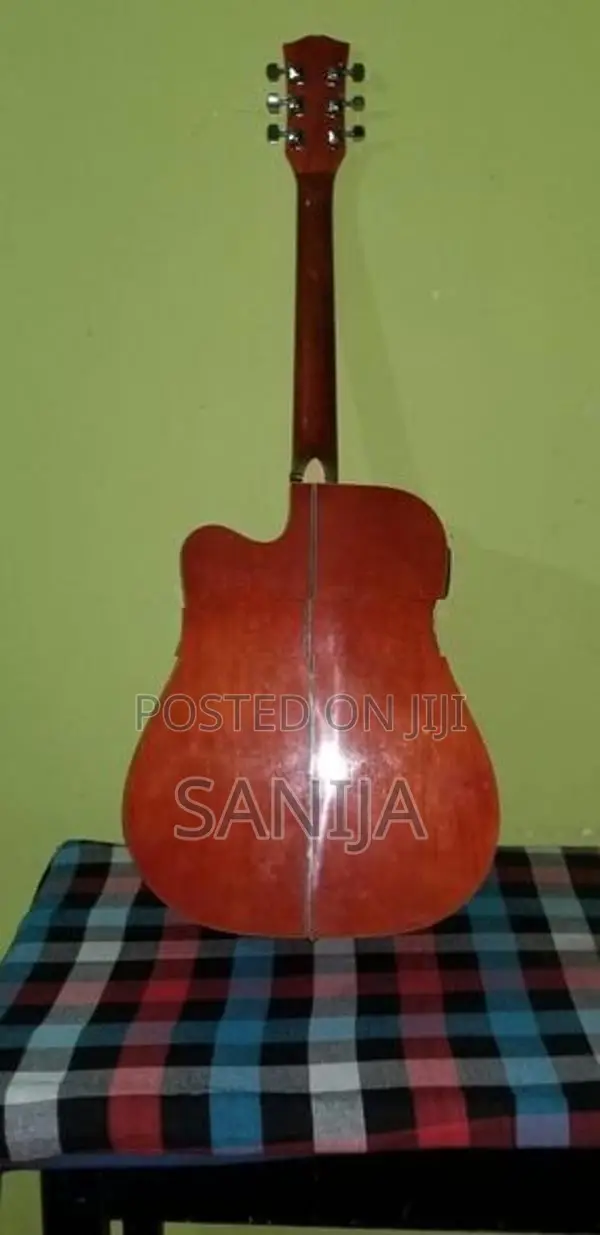 Box Guitar