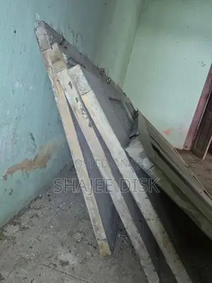 முதிரை மர கதவு