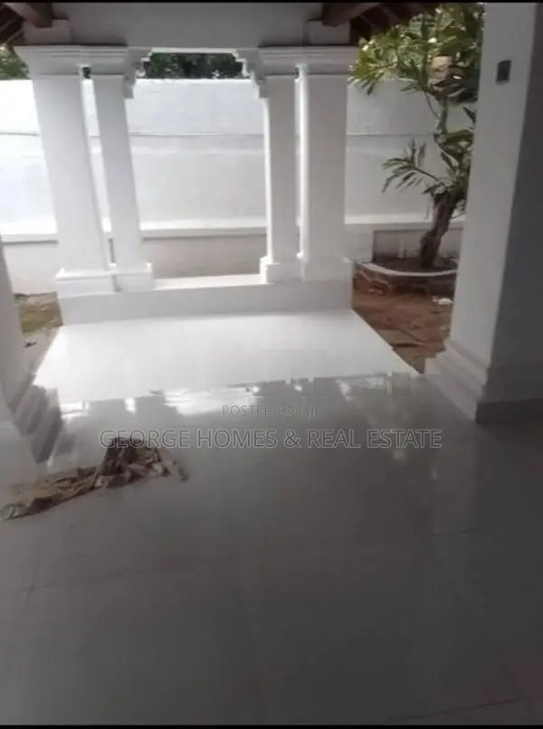 5BR House for Rent at Maradana