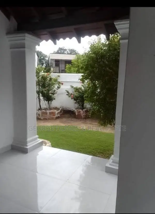 5BR House for Rent at Maradana