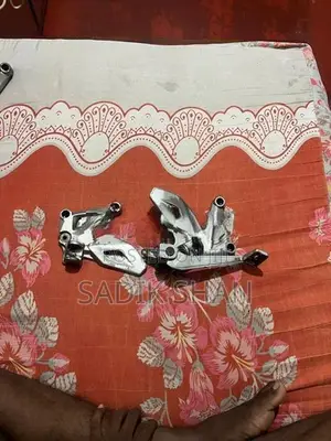 Ns200 Rear Footrest
