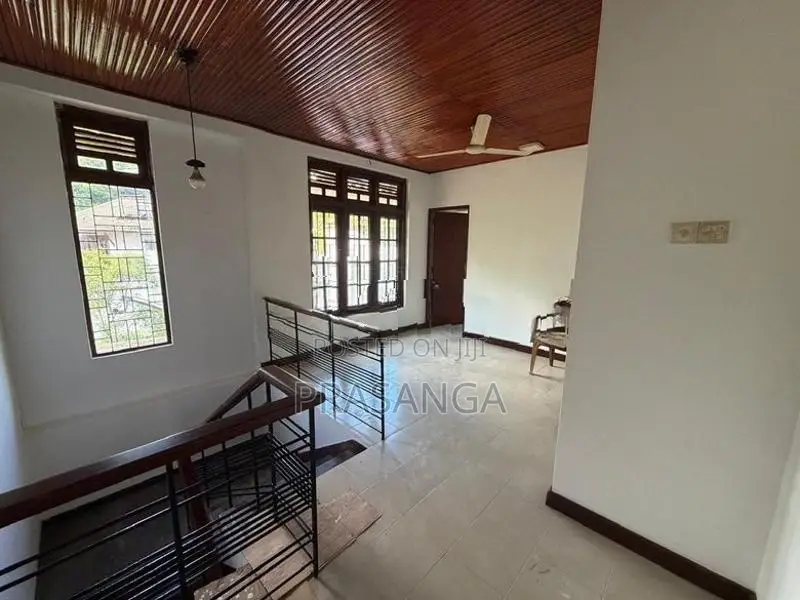 Prime Land with House for Sale: Pelawatte
