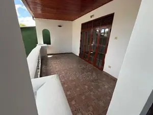 Prime Land with House for Sale: Pelawatte