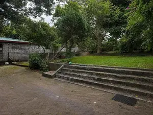 Prime Land with House for Sale: Pelawatte