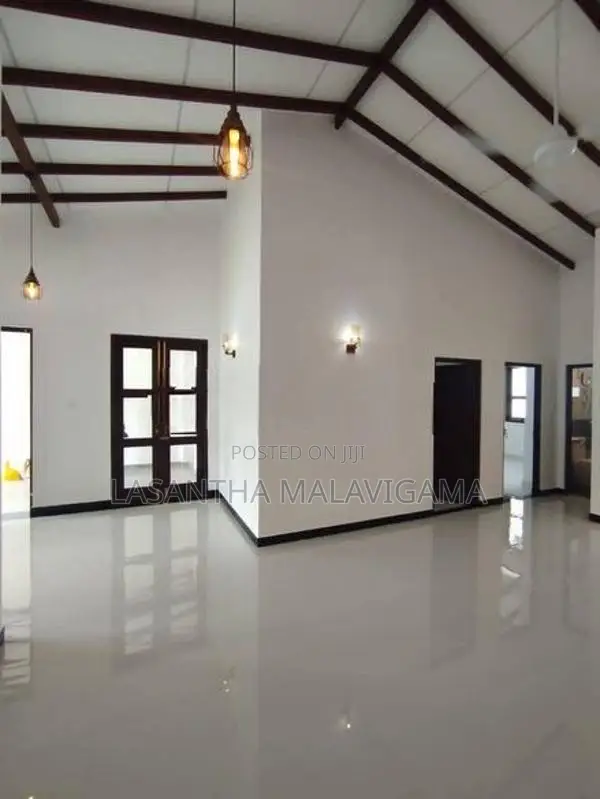 10 Perch Brand New Single Storey House for sale in Athurugiriya