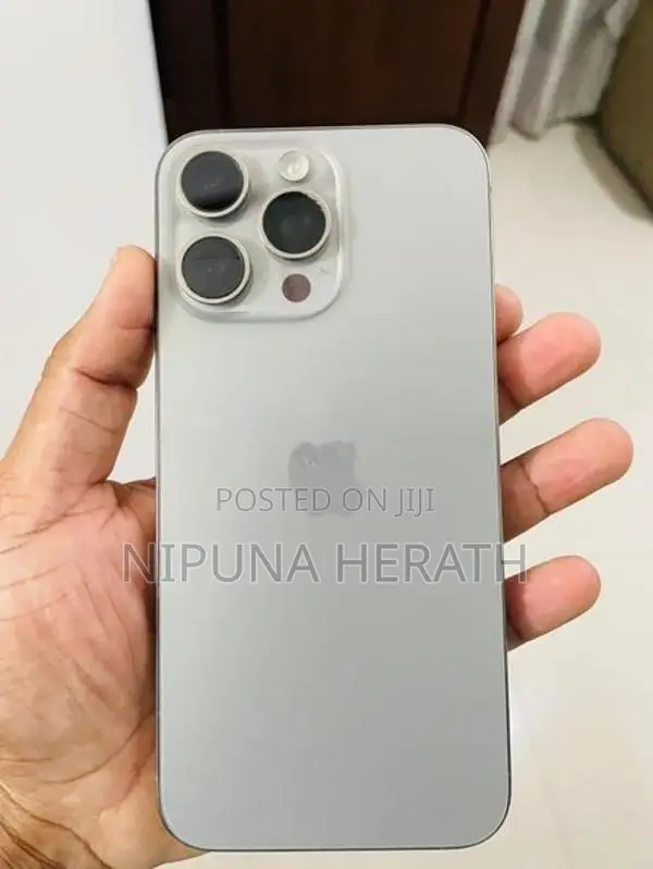 Apple iPhone 15 Pro Max Natural Titaniums (Used)