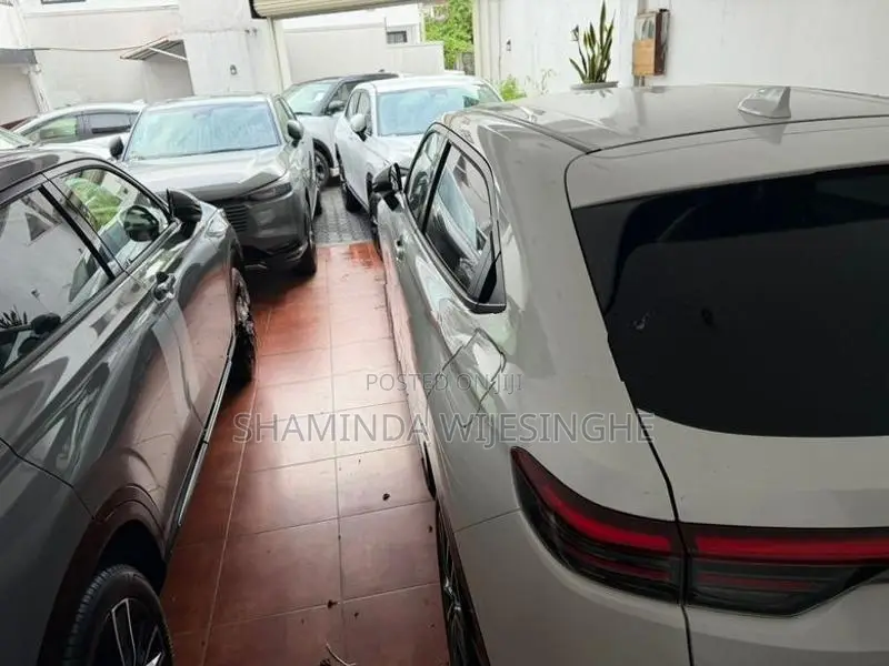 Honda Vezel Z Premium 4way 2025