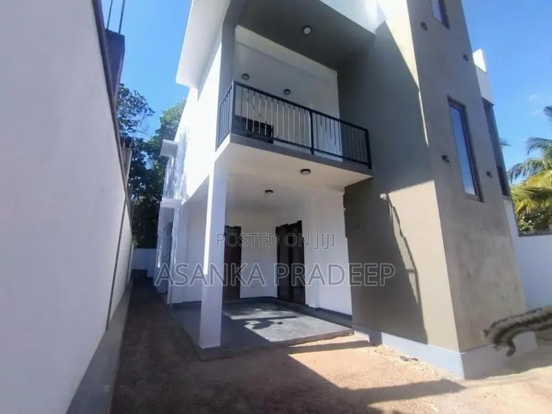 Brand New Two Storey House with rooftop and 4 rooms for Sale(Aeeei9)