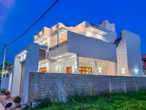 Luxury Box type elegant look 3 sored house sale negombo