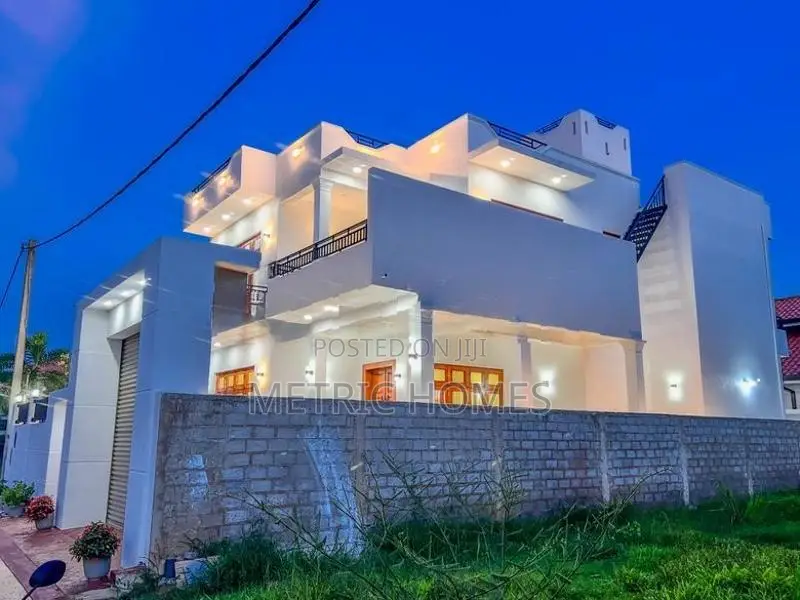 Luxury Box type elegant look 3 sored house sale negombo