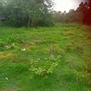 මුතුවාඩිය පාරේ කුස්වලින් පර්චස් 13.5 ඉඩමක්