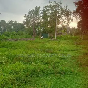 මුතුවාඩිය පාරේ කුස්වලින් පර්චස් 13.5 ඉඩමක්