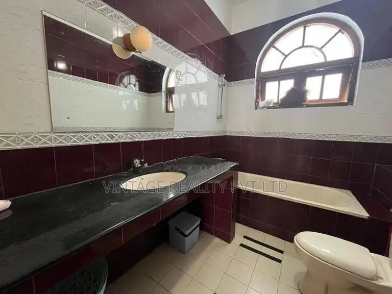 5 Bedroom House For Rent in Thimbirigasyaya