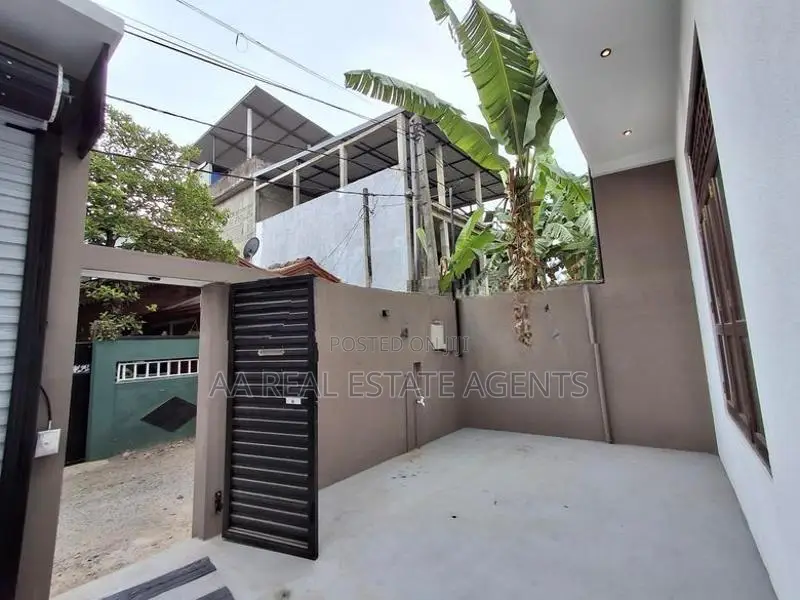 Brand New House with Slab for Sale in Wellampitiya