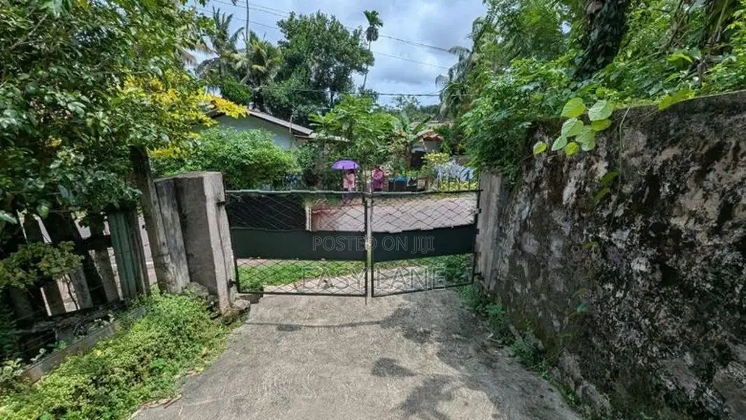 ගම්පහ නගරයට ආසන්නයෙන නේවාසික ඉඩමක්