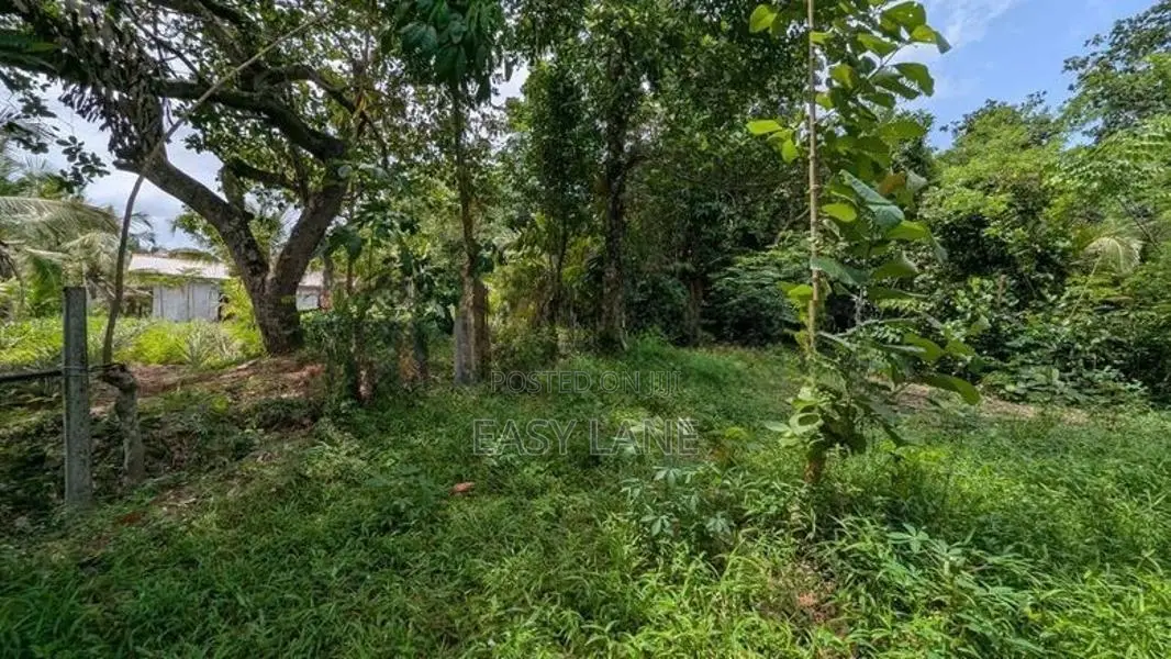 ගම්පහ නගරයට ආසන්නයෙන නේවාසික ඉඩමක්