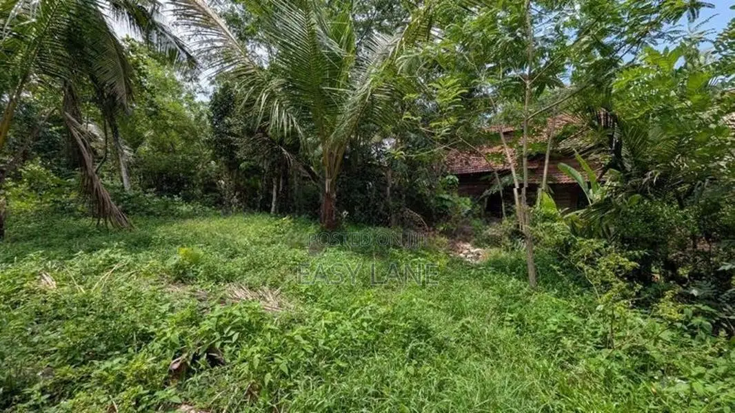 ගම්පහ නගරයට ආසන්නයෙන නේවාසික ඉඩමක්