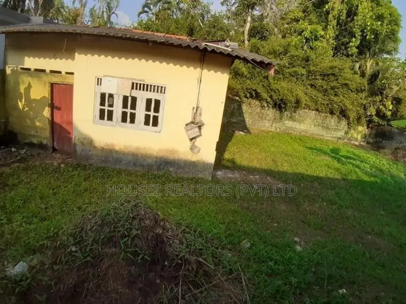Land with House for Sale – Kesbewa