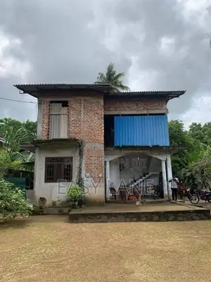 නිට්ටඹුව – වේයන්ගොඩ කටුනායක බස් මාර්ගයට මායිම් දෙමහල් නිවසක්