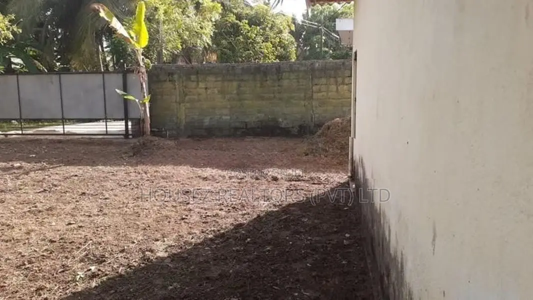 Land with House for Sale – Kesbewa