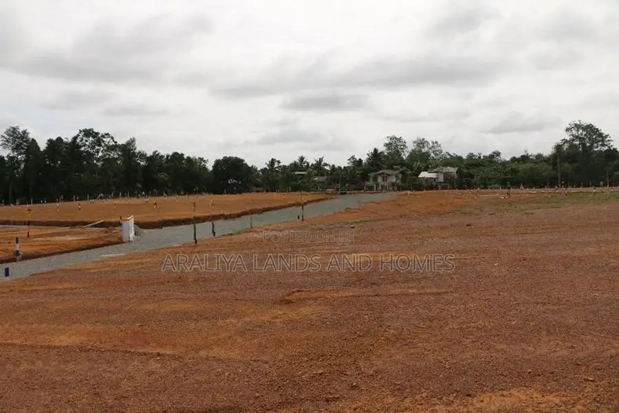 කැස්බෑව බණ්ඩාරගම ප්‍රධාන බස් මාර්ගයට ඇවිදින දුරින් ඉඩමක්