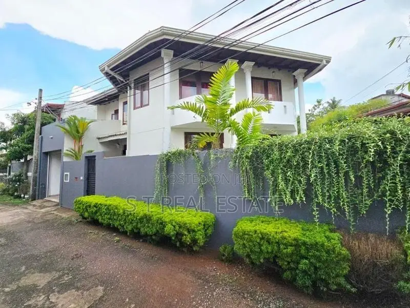 Brand New Luxury 3 Storey House for Sale in Pannipitiya
