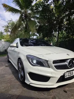 Mercedes Benz CLA 180 2015