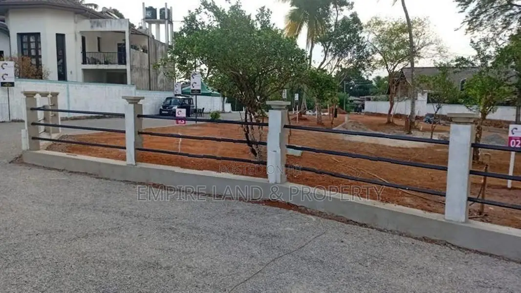 Land for Sale Walking Distance to Bopitiya Ja Ela Road - Uswetakeiyawa