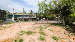 අත්තනගල්ල – නිට්ටඹුව පාරට මුහුණලා ව්‍යාපාරික ඉඩමක්