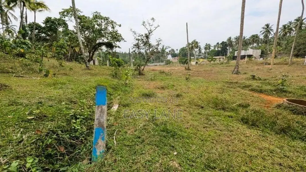 ගම්පහ මිරිස්වත්තෙන් වටිනා ඉඩමක් විකිණීමට
