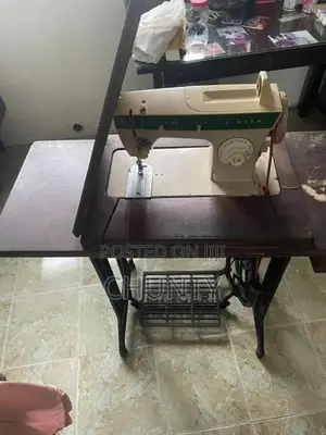 Sewing Machine the Singer 248