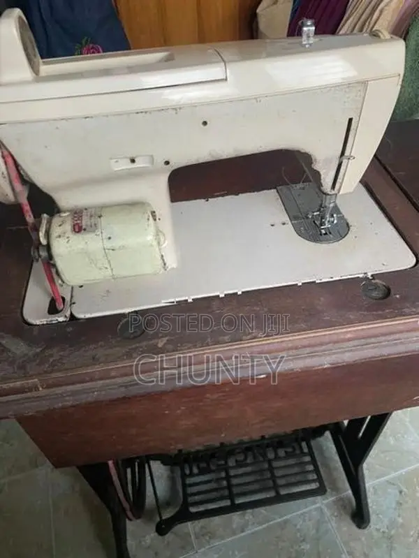 Sewing Machine the Singer 248