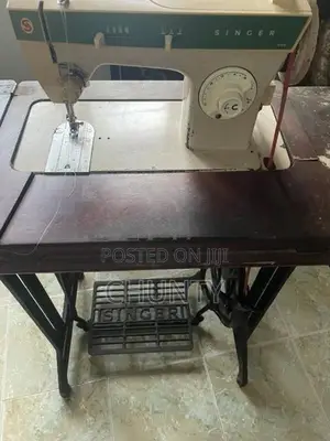 Sewing Machine the Singer 248