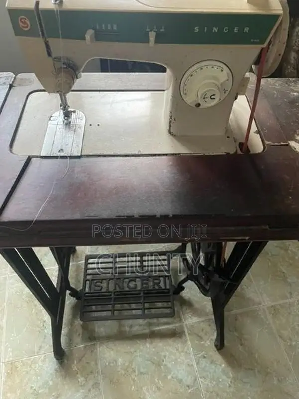 Sewing Machine the Singer 248