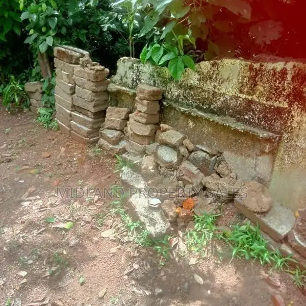 වත්තල මාබොලෙන් කුඩා ඉඩම්